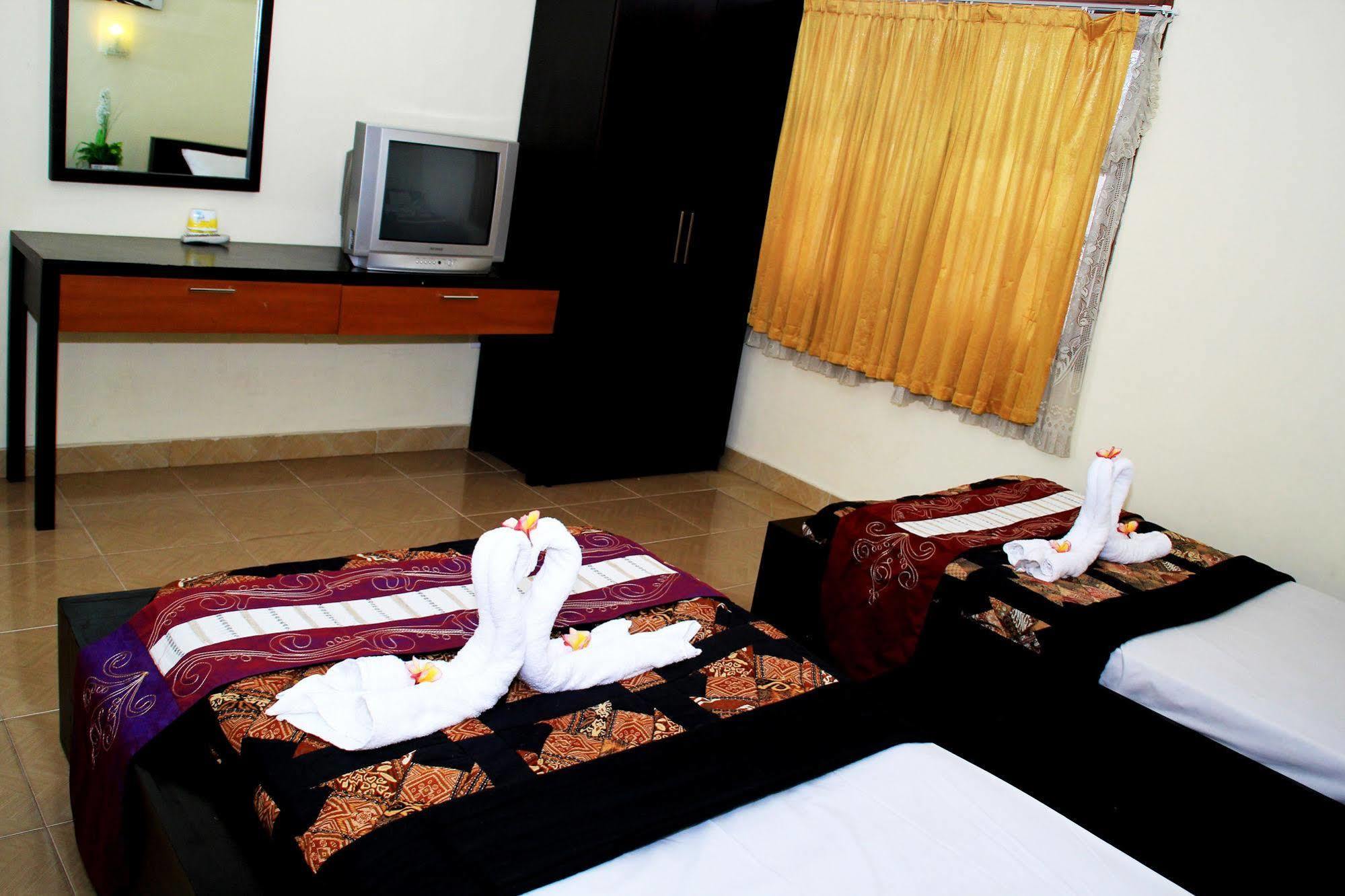 Vaccinated Staff - Oyo 3523 Gong Corner Homestay Кута Экстерьер фото