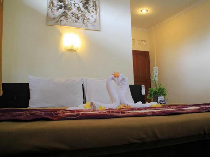 Vaccinated Staff - Oyo 3523 Gong Corner Homestay Кута Экстерьер фото