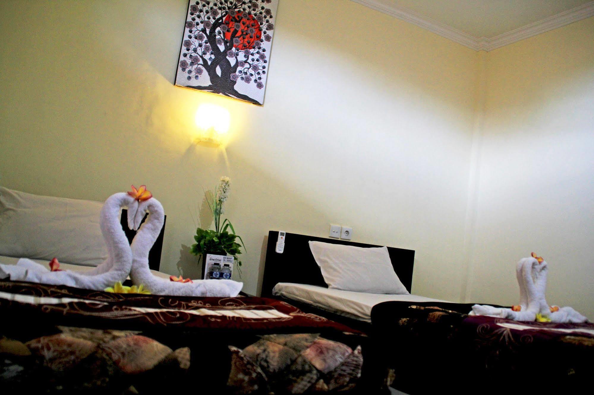 Vaccinated Staff - Oyo 3523 Gong Corner Homestay Кута Экстерьер фото