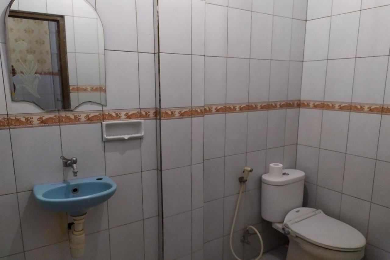 Vaccinated Staff - Oyo 3523 Gong Corner Homestay Кута Экстерьер фото